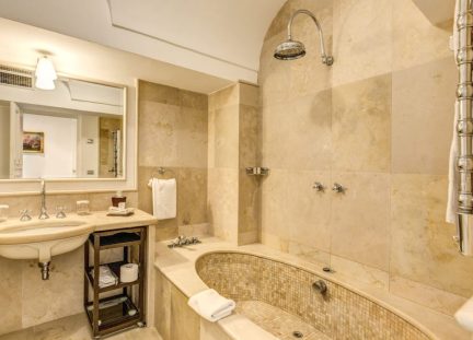 caprisiachotels-villa-calypso-camera-elsa-vasca-da-bagno-190769_1080x675